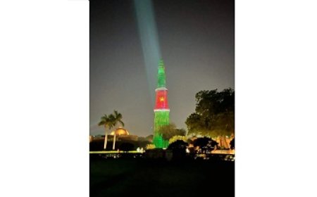 Kleuren Surinaamse vlag schitteren boven New Delhi