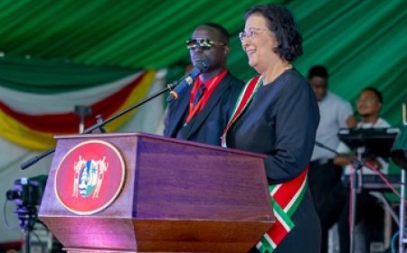 Natievorming belangrijke stap om Suriname verder op te bouwen, zegt president Simons