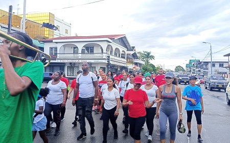 “Samen lopen voor anderen”, ondanks weersomstandigheden een succes