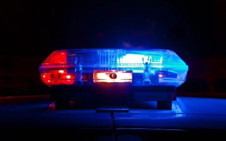 Naakte dronken indringer verstopt zich in plafond van woning