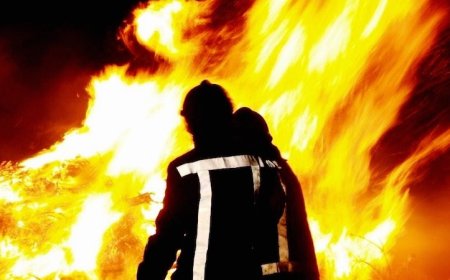 Hoogbouwwoning totaal verwoest, eigenaar gewond afgevoerd