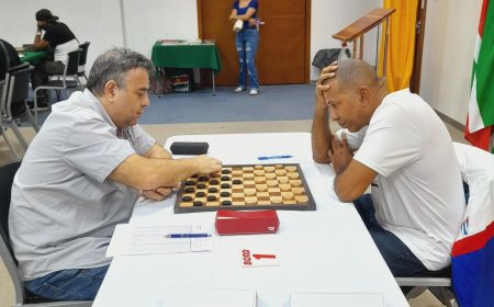 Schwarzman ongeslagen Srefidensi Open damkampioen, Niaaz Salarbaks beste Surinamer