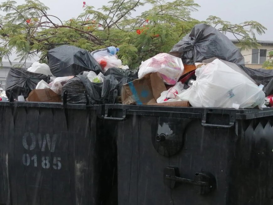 Niet opgehaald vuil op straat baart burger zorgen