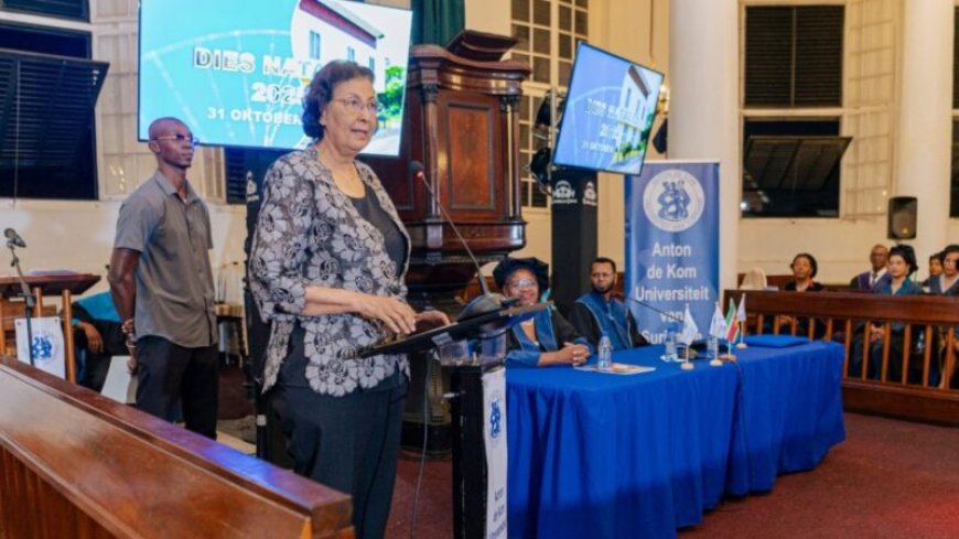 Simons benadrukt rol universiteit in nationale ontwikkeling