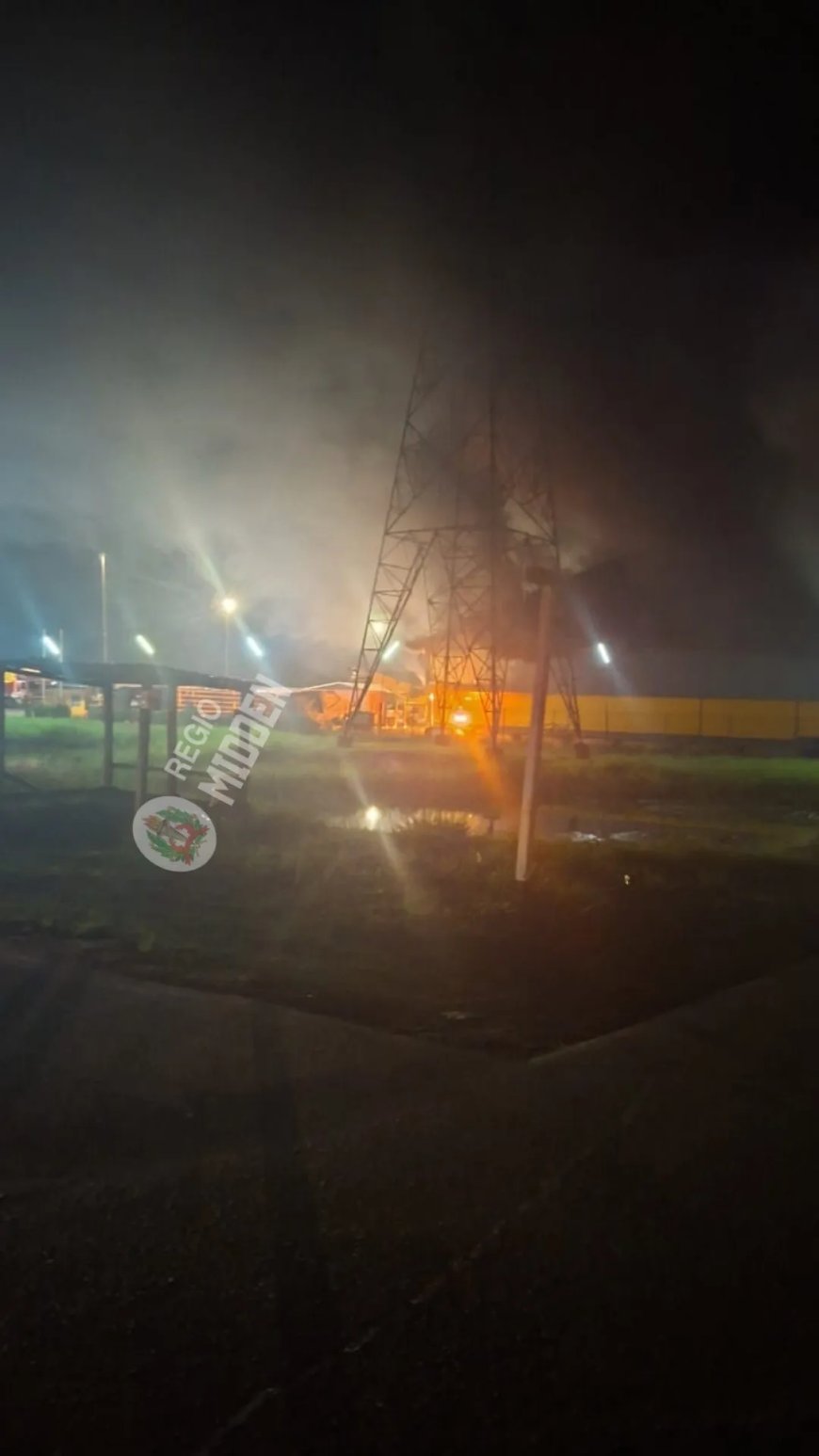 ???? Brand bij magazijn aan Martin Luther Kingweg