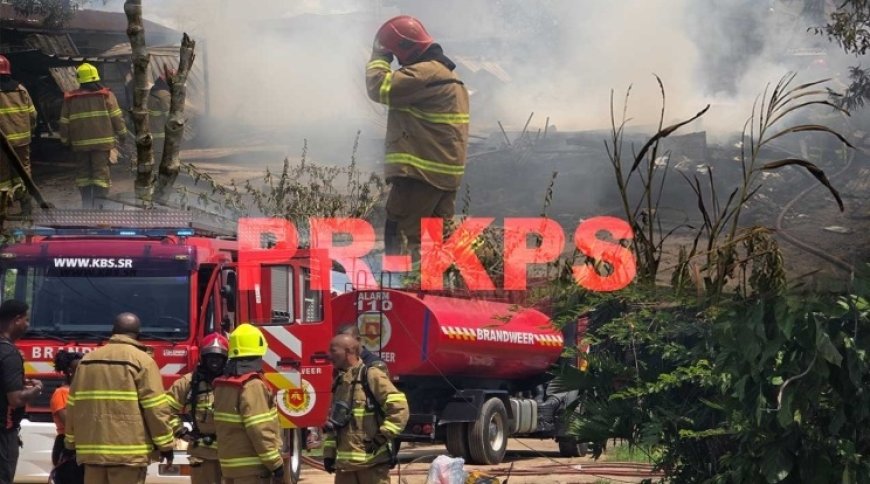 Houten laagbouwwoning volledig afgebrand