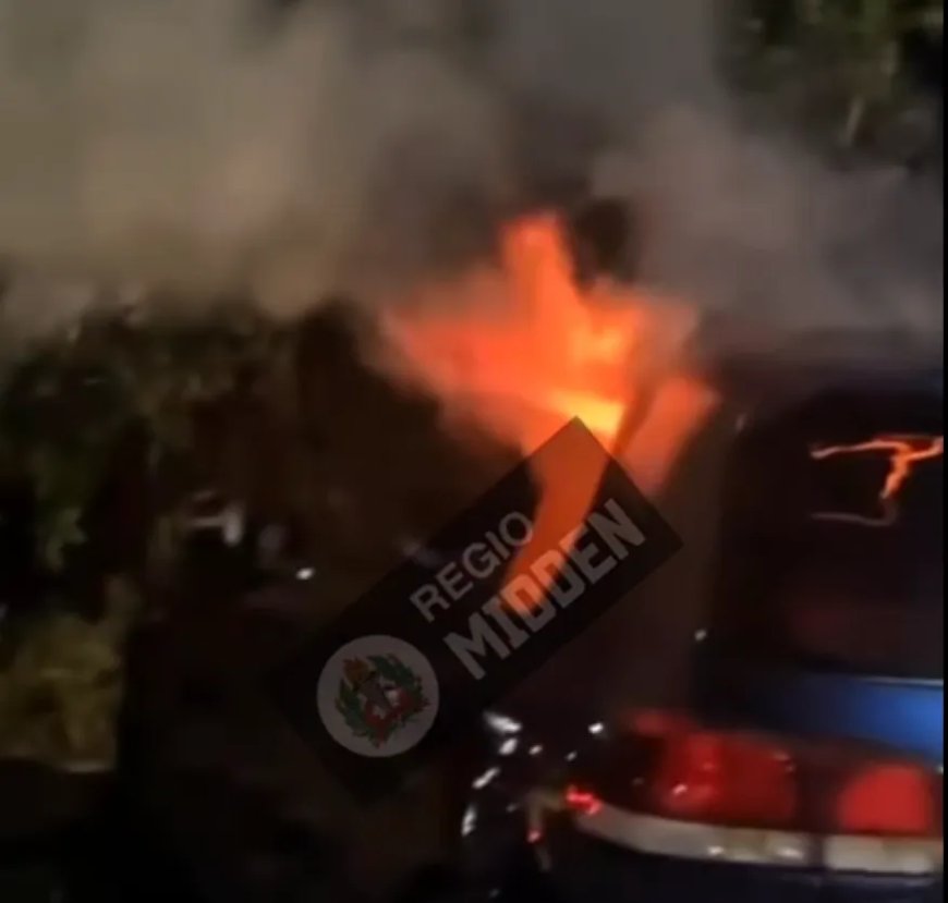 Binnenkant geparkeerde auto flink beschadigd door brandstichting