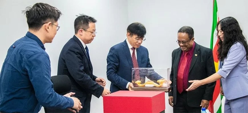 Regering hervat onderhandelingen met Chinalco over bauxiet West-Suriname