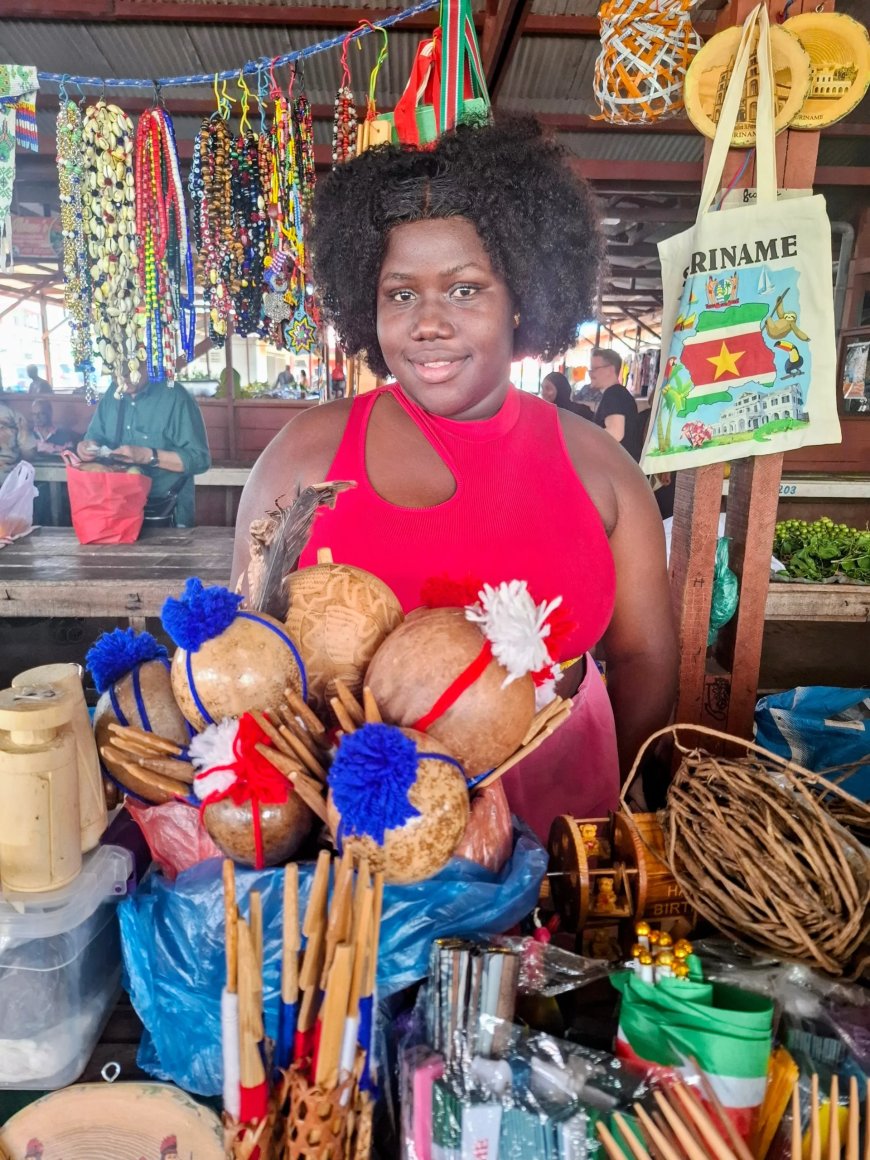 De stem van het volk:  Surinamers praten over 50 jaar vrijheid