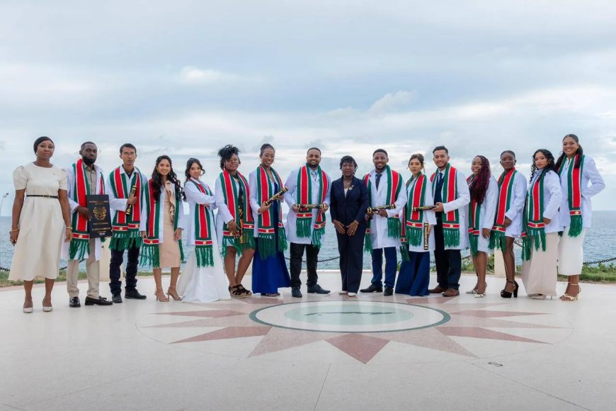 Vijftien jonge Surinamers behalen medisch diploma in Cuba