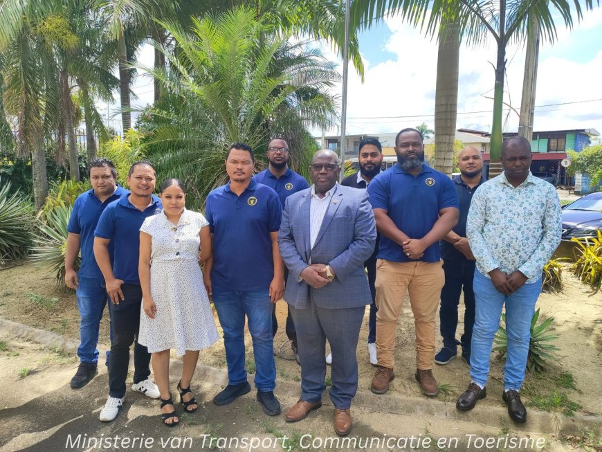 Minister Landveld spreekt luchtverkeersleiding over modernisering en betere werkomstandighede