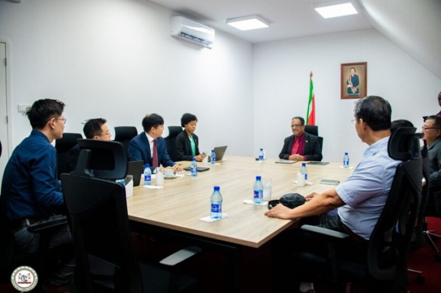 Simons: We gaan onder geen enkele voorwaarde bauxiet exporteren.