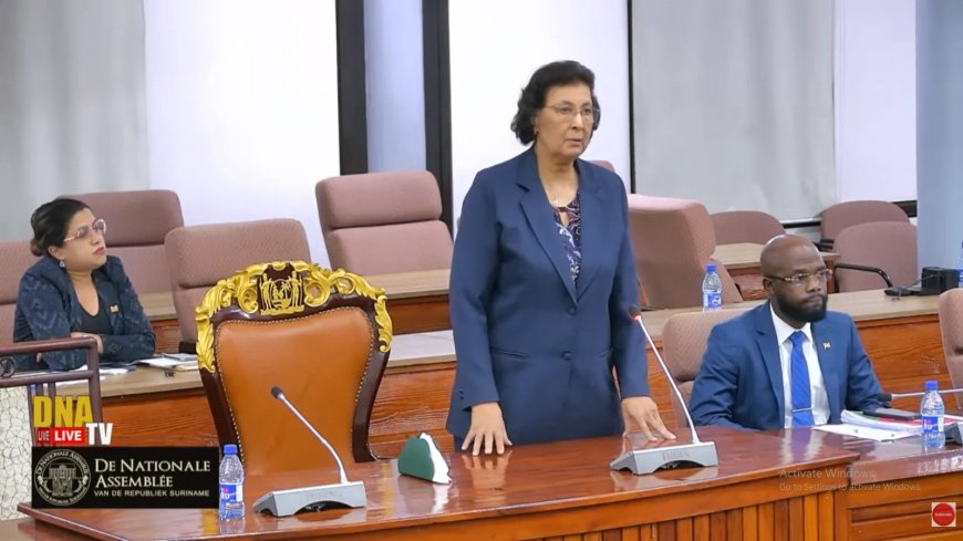 Eerbetoon aan Ronald Venetiaan tijdens APB