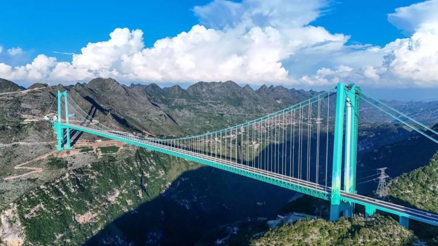 Chinese brug van 758 meter lengte stort maanden na opening in