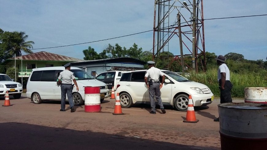 Drugskoerier uit Frans-Guyana aangehouden bij controlepost Stolkertsijver