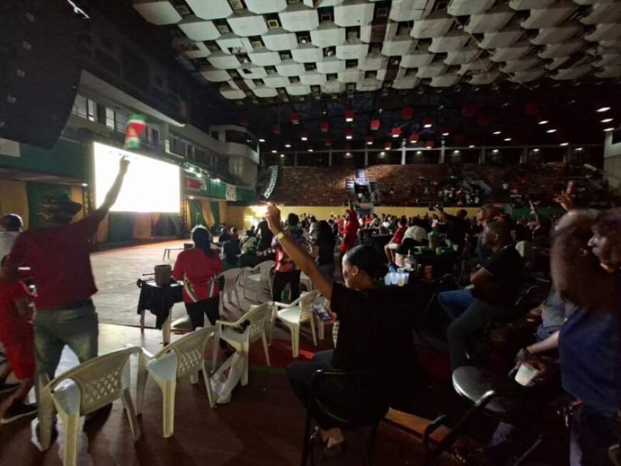 Suriname met één been in WK-eindronde