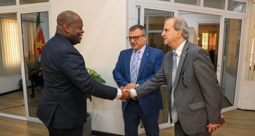 Bee ontvangt Braziliaanse ambassadeur Baumbach voor beleefdheidsbezoek