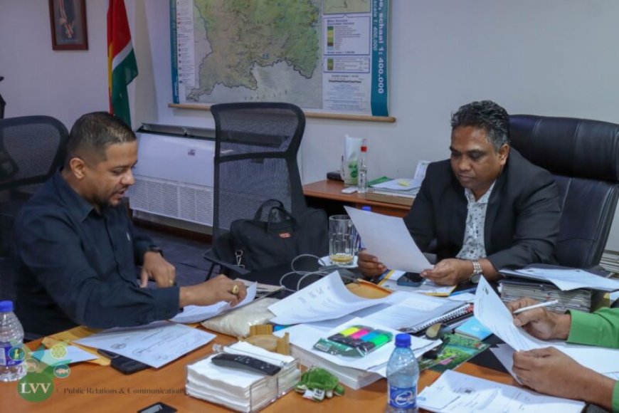 Bestuur Kwatta Markt legt cijfers en beleid uit aan LVV-minister