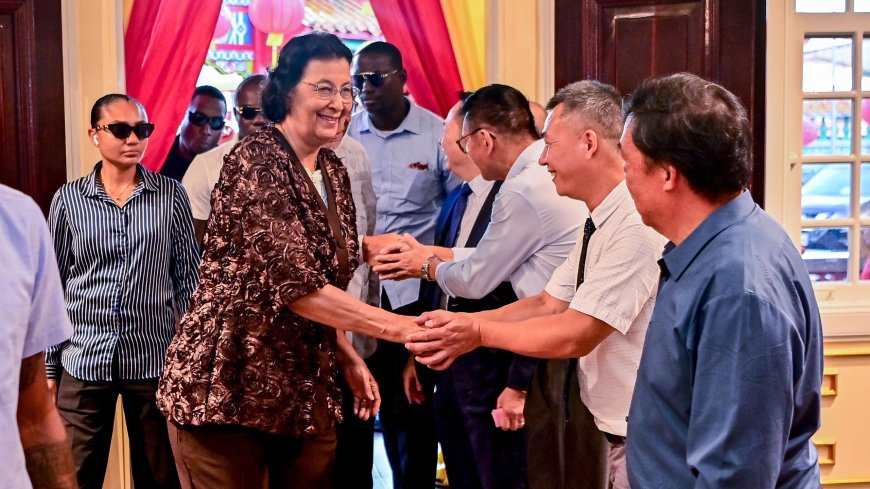 President Simons: “Kong Ngie Tong Sang blijft partner in versterking Suriname”