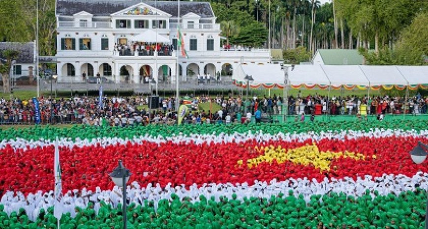 Duizenden jongeren vormen Surinaamse vlag bij succesvolle gymnaestrade