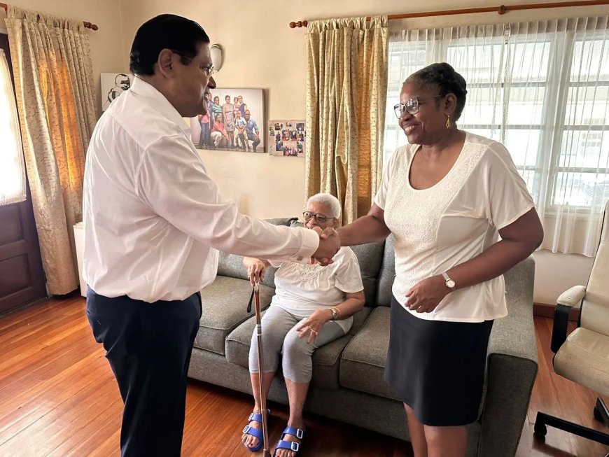 VHP-voorzitter betuigt condoleances aan familie Venetiaan