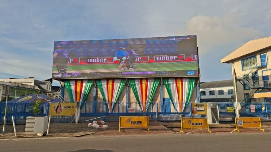Massale steunbetuiging voor Natio: wegomlegging rond Telesur tijdens voetbalwedstrijd Surinam