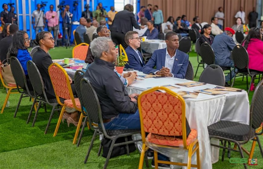 'Srefidenki moet Suriname opnieuw leren vooruitdenken'