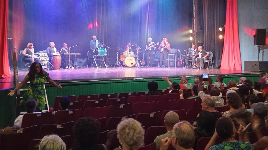 Nostalgische kaseko-klanken brengen Thalia in beweging tijdens Cultural Conscious Kaseko Edit