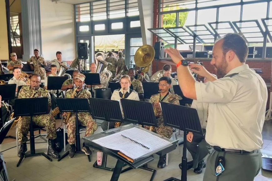 Muziek brengt ziel van het land tot leven – Eervolle erkenning bij 83-jarig jubileum Militair