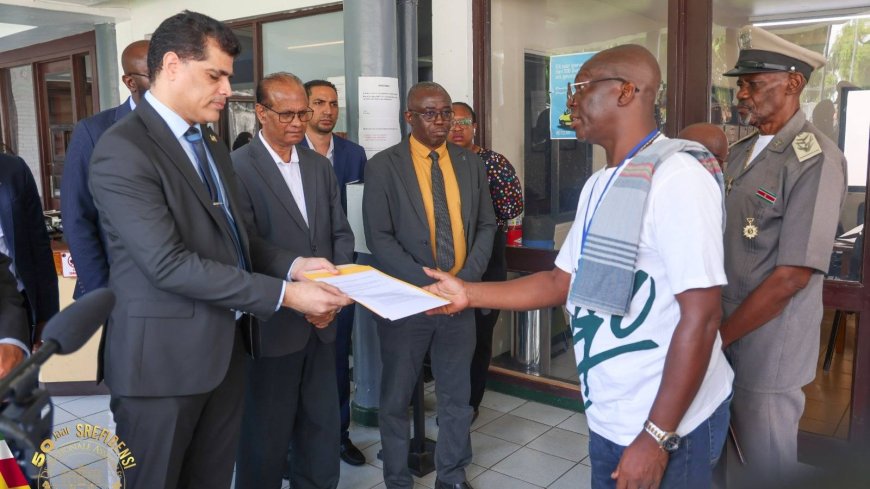 Aucaanse granman dient petitie in tegen grenswet: zorgen over rechten inheemsen en marrons