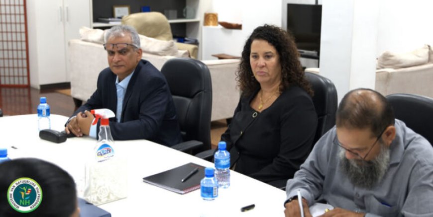 Delegatie Suralco/Alcoa bezoekt minister Abiamofo