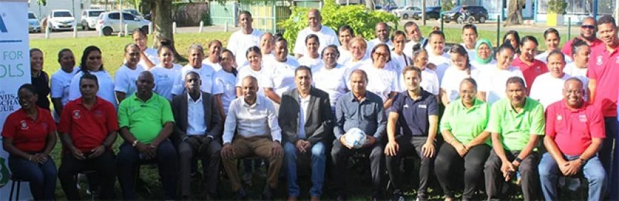 Voetbal wordt leermiddel: Football for Schools van start