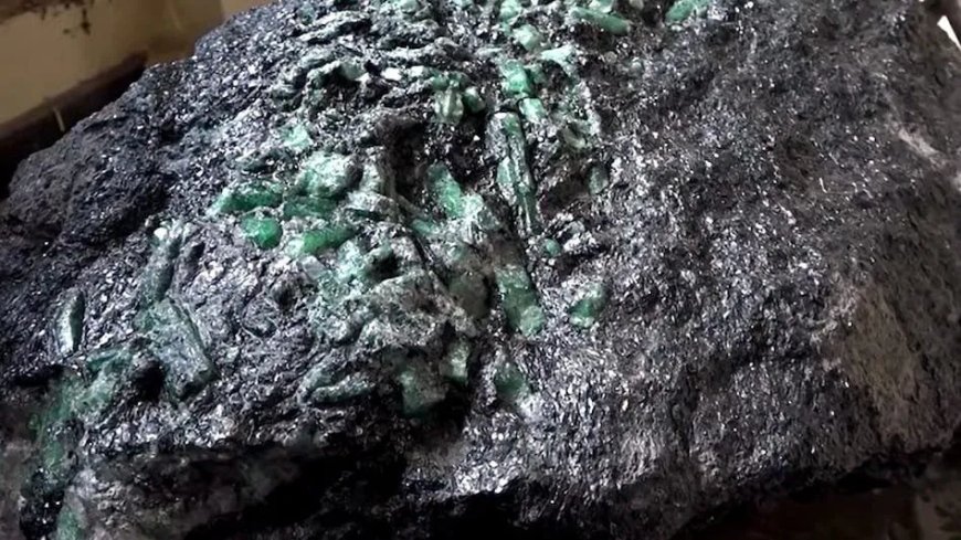 Opmerkelijk – Smaragd van 300 kilo ontdekt in presidentieel paleis van Madagaskar