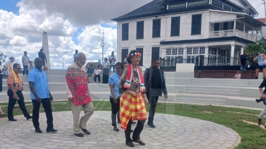 Waterkant officieel heropend voor publiek met traditioneel plengoffer