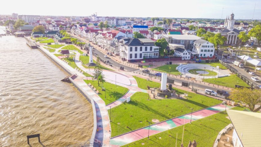 WATERKANT OPGELEVERD, WAAR IS HET FATSOEN VAN BEZOEKERS?