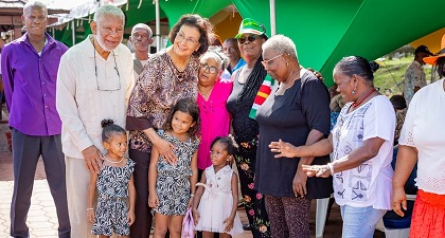 President roept jong en oud op elkaar te ondersteunen voor beter Suriname