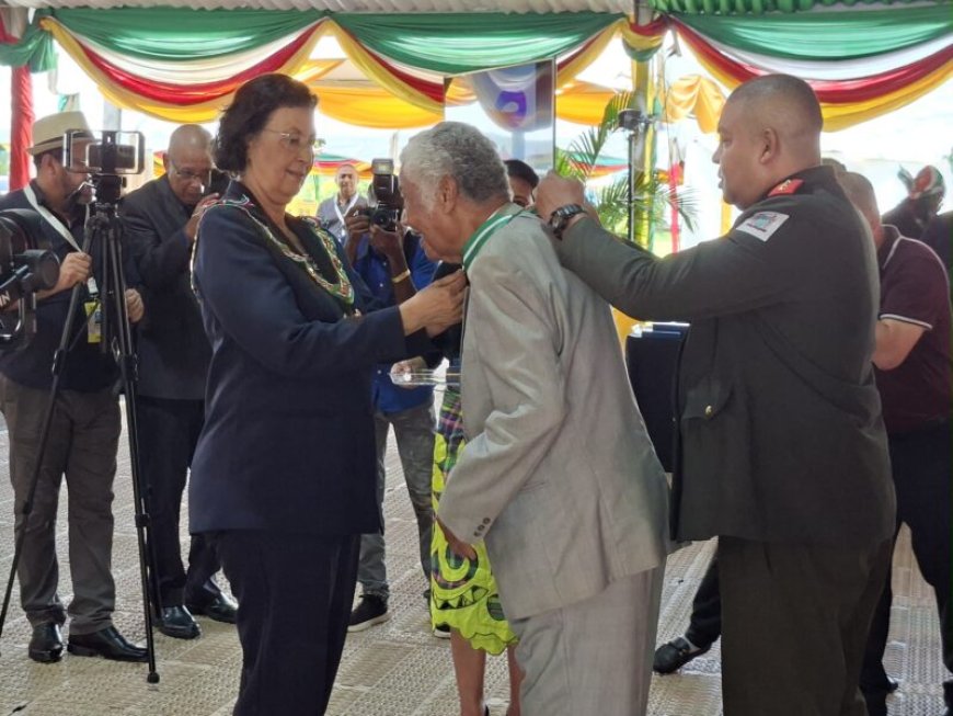 50 jaar Srefidensi: Hoogste onderscheiding voor Frits Pengel