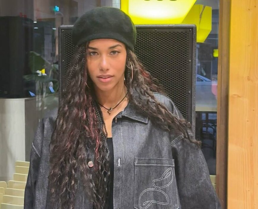 Natalie La Rose treedt op tijdens Owru Skoro Srefidensi Edition