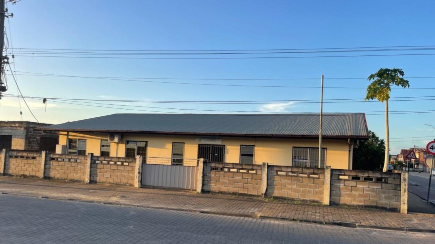 Ressortraadslid dat maandenlang wegblijft bedreigt voorzitter zodra vergoeding stopt