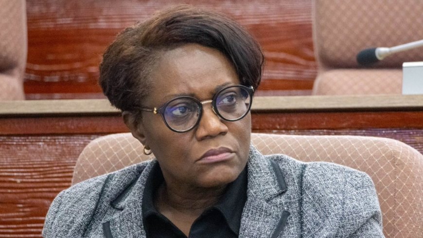 Minister Wijnerman: salarisverhogingen moeten verantwoord gebeuren