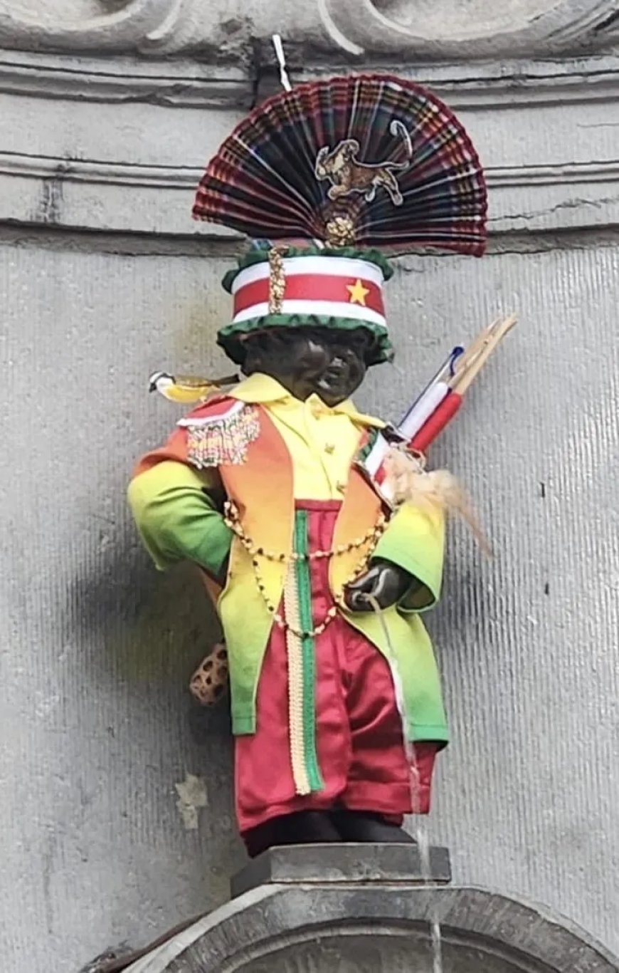 Manneken Pis in Surinaamse klederdracht