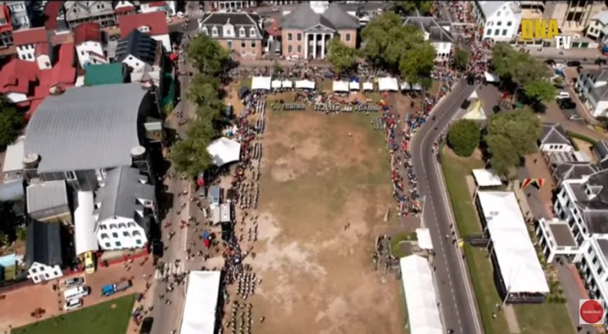 Viering 50 jaar Staatkundige Onafhankelijkheid in zandbak