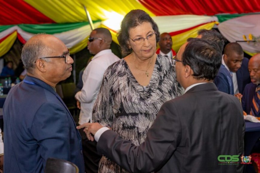 President Simons spreekt met stakeholders over verdere opbouw van Suriname