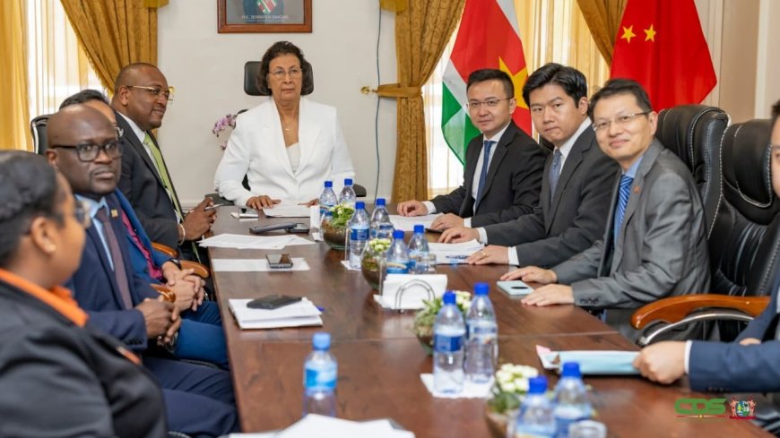 President Simons bespreekt economische samenwerking met Hong Kong en China