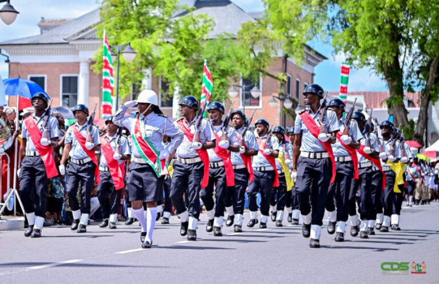Veel mensen op de been voor viering 50 jaar Srefidensi