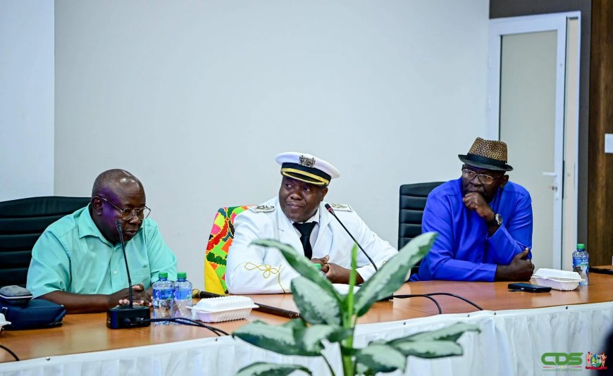 Traditioneel Gezag voert overleg met president Simons over staatsbezoek koning Willem-Alexand