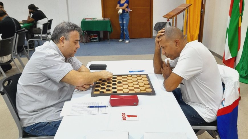 Schwarzman ongeslagen Srefidensi Open damkampioen, Niaaz Salarbaks beste Surinamer