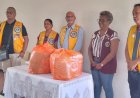 Lions Club Parwani ondersteunt scholen met schoolpakketten