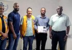 Lions Club Parwani doneert ECG-apparaat aan St. Vincentius Ziekenhuis