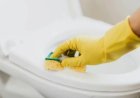 Man ontslagen na extreem lange toiletbezoeken, rechter kent schadevergoeding toe